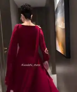 Alternative view of فستان سهرة أحمر فاخر بتطريز ذهبي ملكي