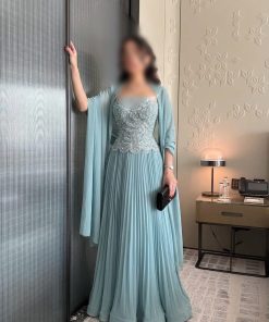 فستان سهرة بدون أكمام بلون سماوي ووردي