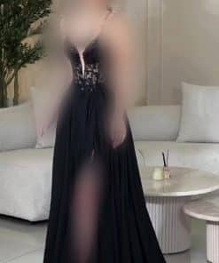 فستان سهرة أسود دانتيل مطرز بفتحة ساق