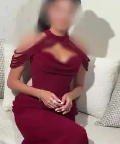 فستان سهرة أحمر طويل