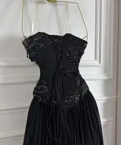 Alternative view of فستان سهرة أسود مطرز وشال شيفون