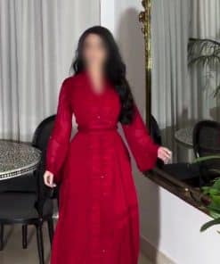 فستان سهرة أحمر فاخر بأكمام طويلة