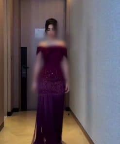 فستان سهرة عنابي أوف شولدر بتطريز وشرّابات