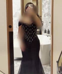فستان سهرة أسود بقصة حورية وتطريز لامع