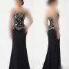 فستان سهرة أسود طويل بكورسيه مطرز بالفضي والأزرق