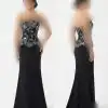 فستان سهرة أسود طويل بكورسيه مطرز بالفضي والأزرق