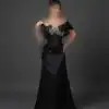 فستان سهرة أسود طويل بكورسيه كريستال وكتف منسدل