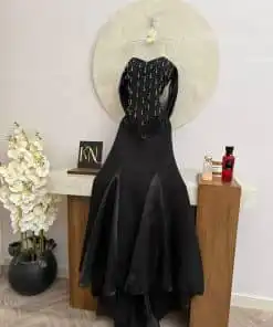 Alternative view of فستان سهرة أسود بقصة حورية وتطريز لامع