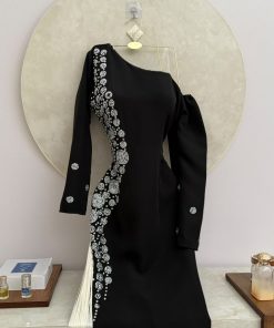Alternative view of فستان سهرة أسود طويل مرصع بالكريستال وشراشيب جانبية