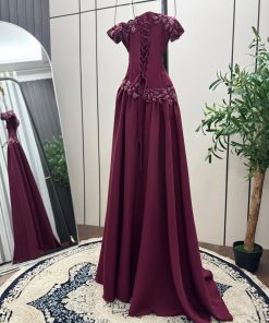Alternative view of فستان سهرة برغندي طويل بتطريز كريستال وقصة أميرة