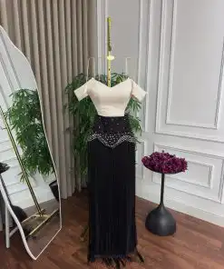 Alternative view of فستان سهرة أسود وأوف وايت طويل بشراشيب وكريستال