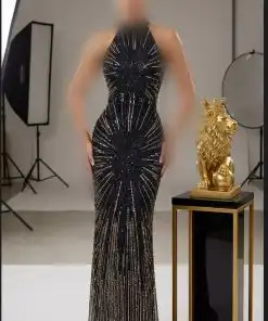 فستان سهرة أسود فاخر مرصع بالترتر الذهبي بتصميم ساحر