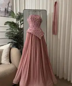Alternative view of فستان سهرة وردي فاخر بتطريزات ورود ناعمة