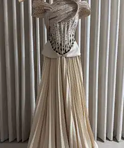Alternative view of فستان سهرة أوف وايت فاخر بأكتاف مكشوفة وكورسيه مطرز