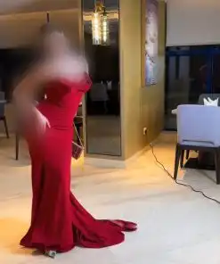 فستان سهرة أحمر ميرميد بدون أكمام تصميم فاخر بذيل طويل