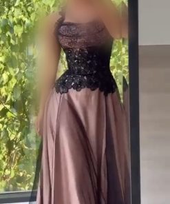 فستان سهرة موف غباري مع دانتيل أسود فاخر