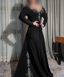 فستان سهرة أسود طويل مطرّز بالكريستال