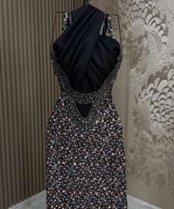 Alternative view of فستان سهرة أسود طويل مرصّع بالكريستال بقصة فاخرة