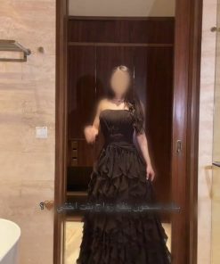 فستان سهرة طويل بطبقات كشكش وتفاصيل أنيقة