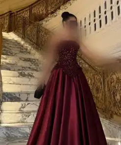 فستان سهرة عنابي فاخر مرصع بالترتر والتنورة الواسعة