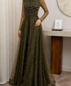 فستان سهرة زيتي ملكي بأكمام طويلة وتطريز لؤلؤي