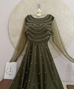 Alternative view of فستان سهرة زيتي ملكي بأكمام طويلة وتطريز لؤلؤي