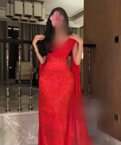 فستان سهرة أحمر براق بقصة ضيقة