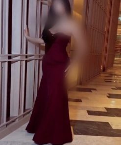 فستان سهرة عنابي بتصميم كب بقصة حورية البحر الأنيقة