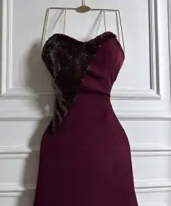 Alternative view of فستان سهرة عنابي بتصميم كب بقصة حورية البحر الأنيقة