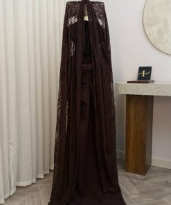 Alternative view of فستان سهرة بني كورسييه طويل بتصميم ملكي مع كاب دانتيل