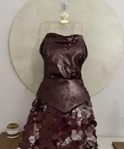 Alternative view of فستان سهرة برغندي ترتر طويل بتوب كورسيه وتنورة حراشف بولك ثلاثية الأبعاد