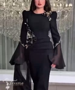 فستان سهرة أسود فخم بتصميم أكمام واسعة وتطريز جانبي راقٍ