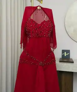 Alternative view of فستان سهرة أحمر فاخر بصدر وتفاصيل خصر مطرزة بالخرز مع بوليرو أنيق