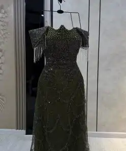 Alternative view of فساتين سهرة زيتوني بتصميم أوب شولدر وسلاسل مطرزة وذيل طويل