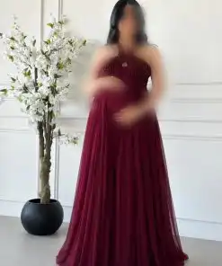 فستان سهرة واسع ومناسب للحوامل بتصميم هالتر مطرز مع تنورة تول بليسيه