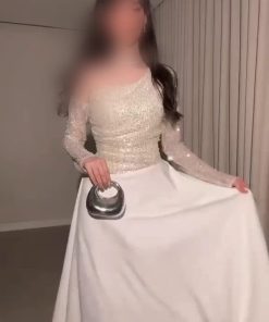 فستان سهرة أنيق بكتف واحد وتنستان ناعمة لون أوف وايت