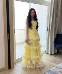 فستان سهرة طويل أصفر بتصميم طبقات كشكش وتل راقي