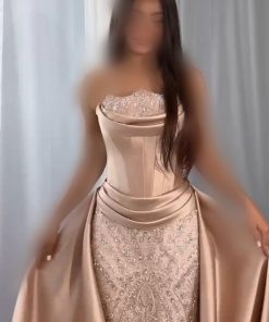 فستان سهرة بيج فاخر بتصميم أوف شولدر وتنورة إضافية مطرزة