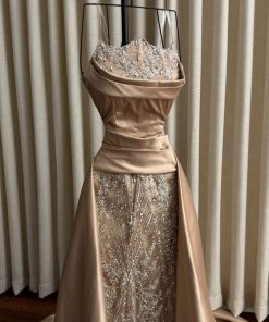 Alternative view of فستان سهرة بيج فاخر بتصميم أوف شولدر وتنورة إضافية مطرزة