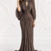 فستان سهرة بتصميم أكمام منفوخة وتطريز كريستالي طولي