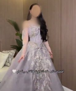فستان سهرة ملكي موف فاتح أو لافندر بتصميم كورسيه مطرز وأكمام شفافة منفوشة