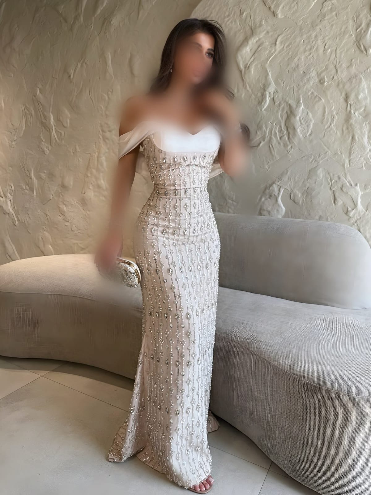 فستان سهرة بيج طويل بتصميم أوف شولدر مع كاب علوي أبيض وتطريزات براقة متدلية