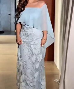 فستان سهرة أزرق فاتح بتصميم كيب وتطريز ورود