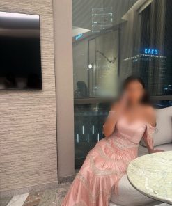 فستان سهرة وردي طويل أوف شولدر مرصع بالكريستال والشراشيب الهندسية المتدرجة