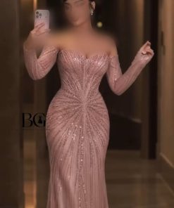 فستان سهرة وردي لحمي طويل أوف شولدر بأكمام طويلة وتطريز شعاعي براق