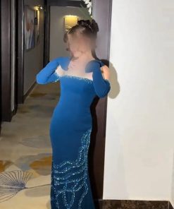 فستان سهرة طويل أوف شولدر بأكمام طويلة وتطريز ترتر موّاج