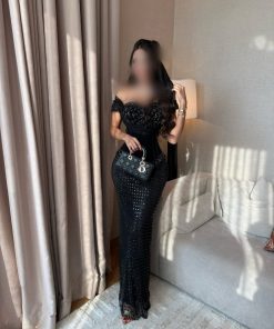 فستان سهرة أسود طويل أوف شولدر بكورسيه مجسم وتطريز ترتر وشبكة براقة