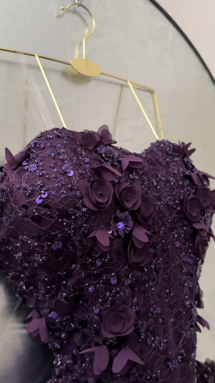 فستان سهرة ليكي طويل منفوش كب بكورسيه مطرز وطبقات متعددة من الكشكش والأزهار 3D - الصورة 5