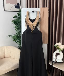 Alternative view of فستان سهرة أسود طويل بقصة حورية البحر مع صدرية مطرزة بالخرز والشراشيب الذهبية البراقة