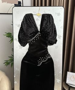 Alternative view of فستان سهرة قطيفة راقي بزمّات وتطريز كريستال